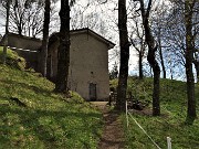 81 Alla cascina si passa e poi si prende a sx